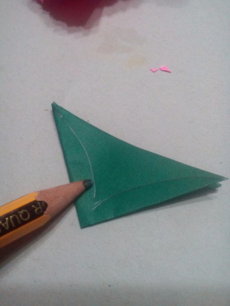 Paper Carnation Wreath - draw a leaf pattern and cut out