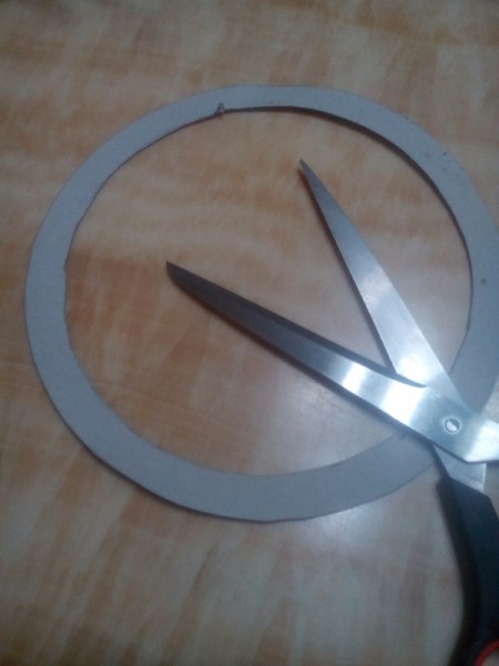 Paper Carnation Wreath - draw two circles on your cardboard to create the wreath, cut out