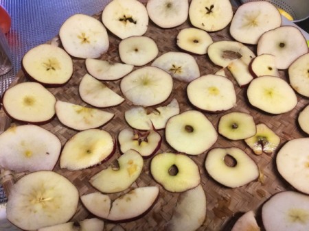 Cut apples to dry