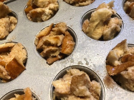 bread in baking cups