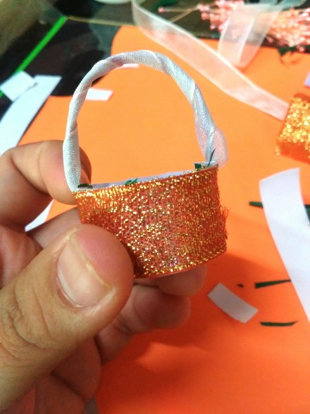 Bottle Cap Mini Flower Basket - wrap the basket with another piece of wider ribbon and glue in place