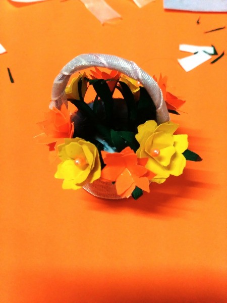 Bottle Cap Mini Flower Basket - add glue or hot glue to the basket and add tiny flowers (these are handmade) fill the basket with the flowers