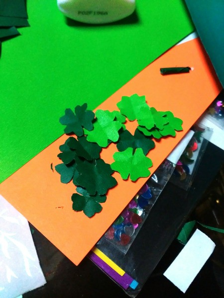 Mini Shamrock Hat Basket - make as many as you like using different colors of green paper