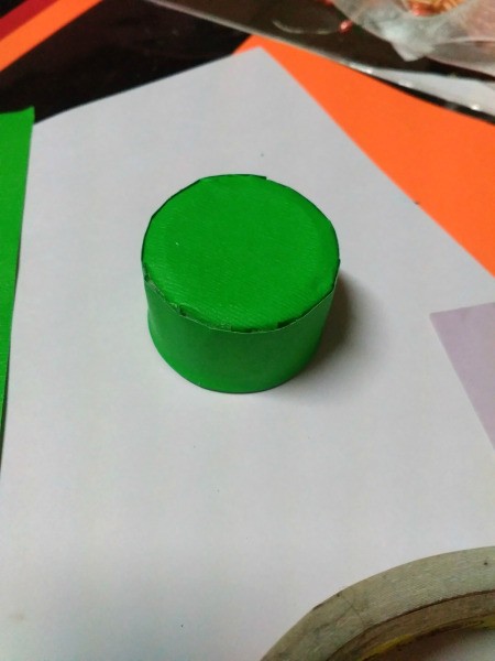 Mini Shamrock Hat Basket - cover the bottle cap with green paper