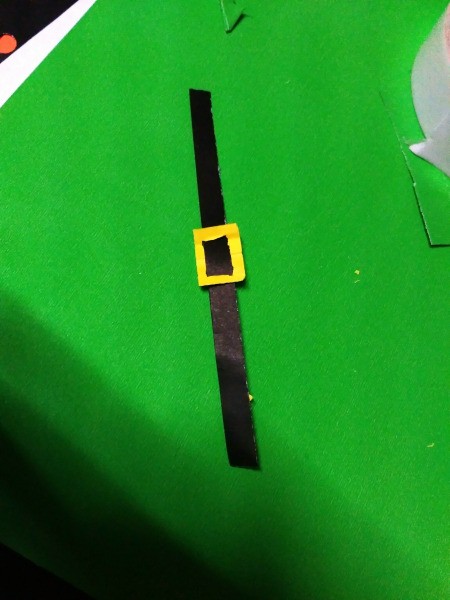 Mini Shamrock Hat Basket - slide the buckle onto the band