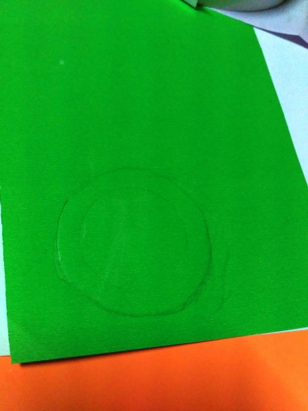 Mini Shamrock Hat Basket - draw two concentric circles on green paper