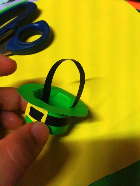 Mini Shamrock Hat Basket - cut a narrow black paper strip for the handle and glue in place