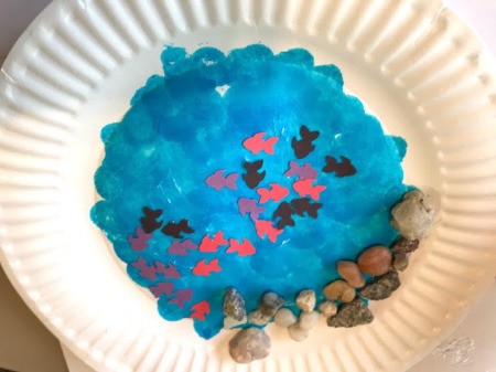 Paper Plate Aquarium Toddler Craft - more fish added