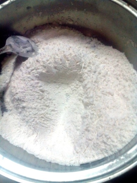 mixing flour & powder