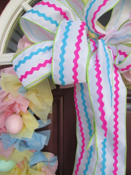 Vinyl Tablecloth Wreath - closeup of ribbon bow