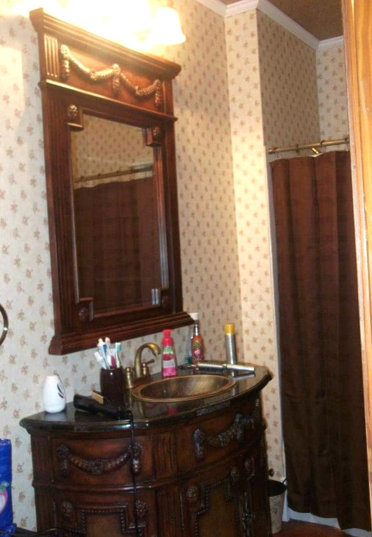 Value of a Vintage Bathroom Vanity Set? ThriftyFun