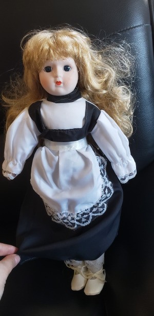 Identifying a Porcelain Doll With No Markings