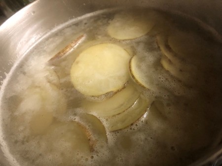 par boiling potatoes