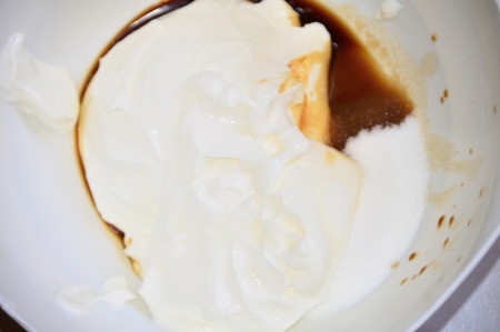 mixing Cheesecake topping