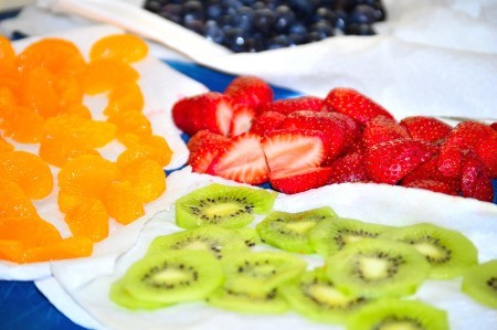 cut fruit for cheese cake