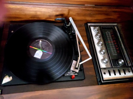 A turntable and radio tuner for a vintage stereo system.