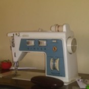 Singer Sewing Machine Not Feeding Fabric - vintage blue and white sewing machine
