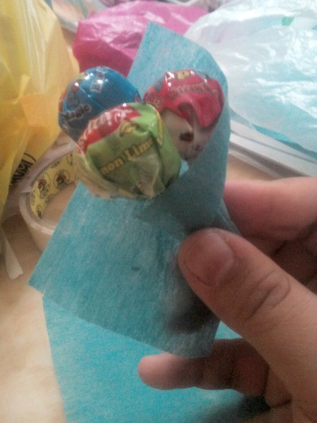 Lollipop Bouquet Garland - wrap with a 4x4 inch square of felt paper