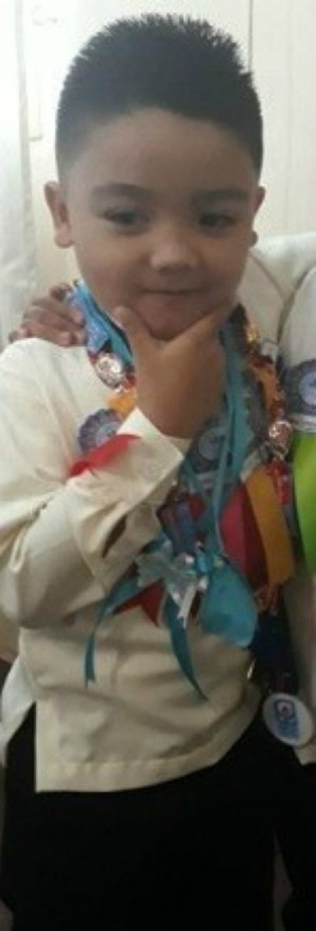 Lollipop Bouquet Garland - child  wearing the garland