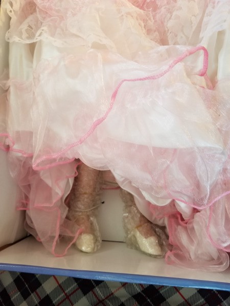 Identifying a Cathay Collection Porcelain Doll