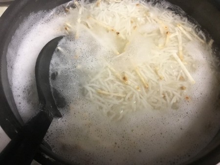 cooking noodles & rice in water