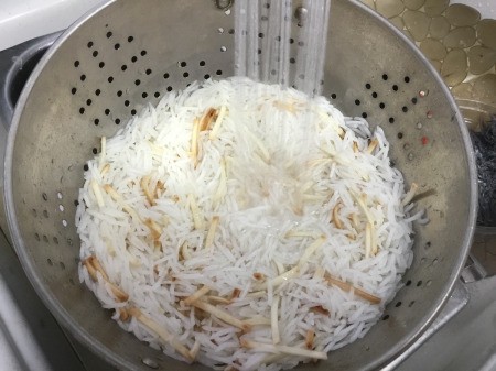 straining noodles & rice