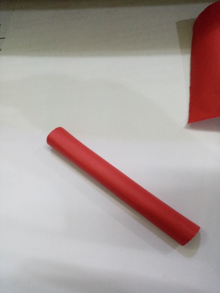 How to Make a Paper Phone Stand - roll to create thin paper sticks and glue