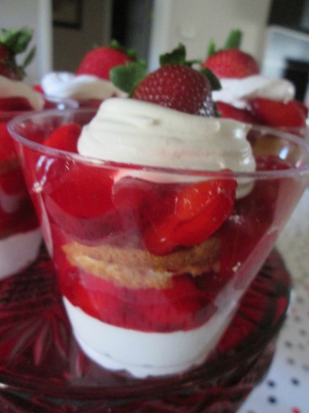 Easy Strawberry Parfaits
