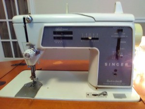 Repairing a Singer Touch and Sew 625 - vintage sewing machine