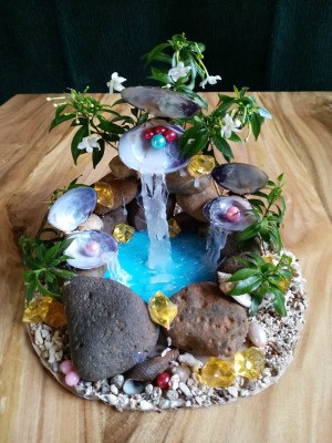 Pearl Water Falls Centerpiece - finished centerpiece on table