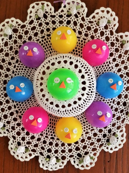 Baby Chick Easter Hat - glue chick down and add a green one to the crown