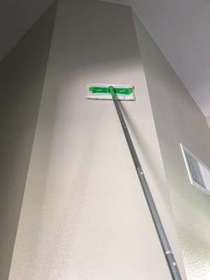 Using a Swiffer to Clean Walls - wiping down walls with a Swiffer dry floor duster