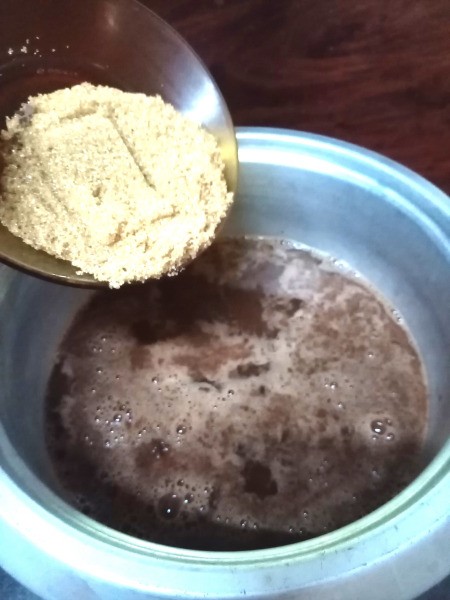 adding sugar to pot
