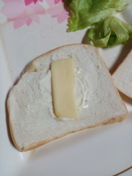 adding cheese to bread