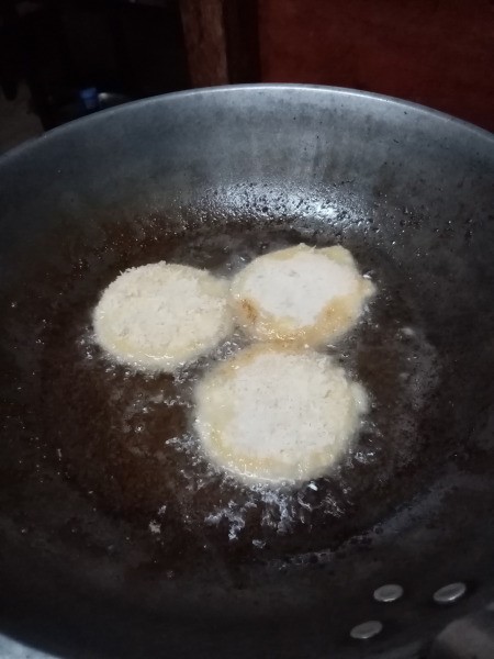 frying Roundwiches in pan