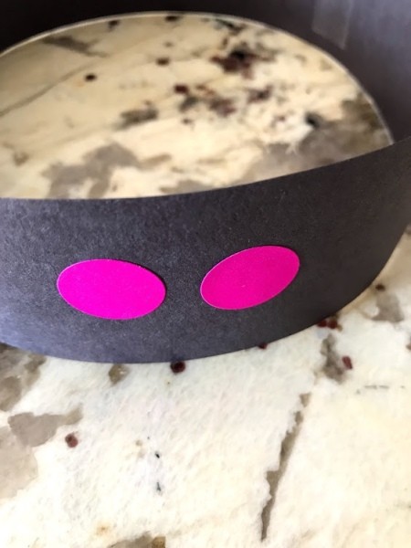 Paper Spider Hat - stick on two dot stickers