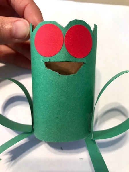 Making a Pet Frog from a Toilet Paper Tube - add two dot stickers