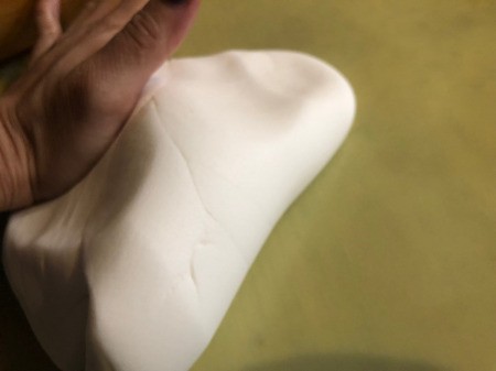 DIY Turntable Cake - knead the white fondant