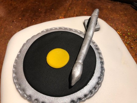 DIY Turntable Cake - rest the needle on the record