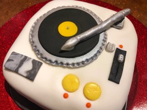 DIY Turntable Cake - finished cake