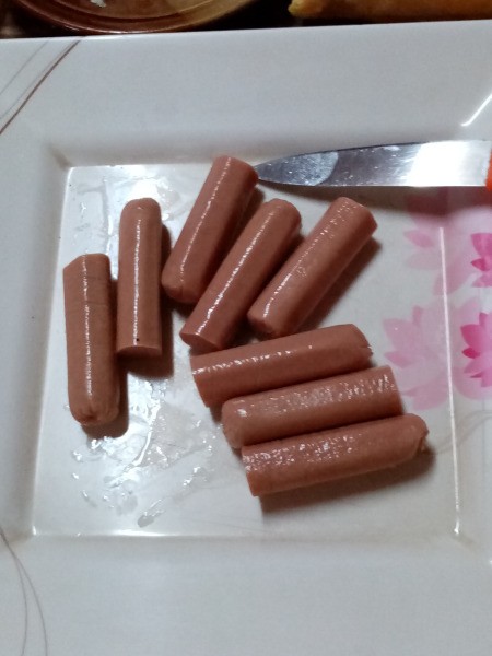 cutting Sausages in half