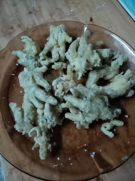 Crunchy Chicken Feet on plate