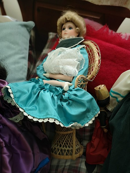 Identifying Porcelain Dolls