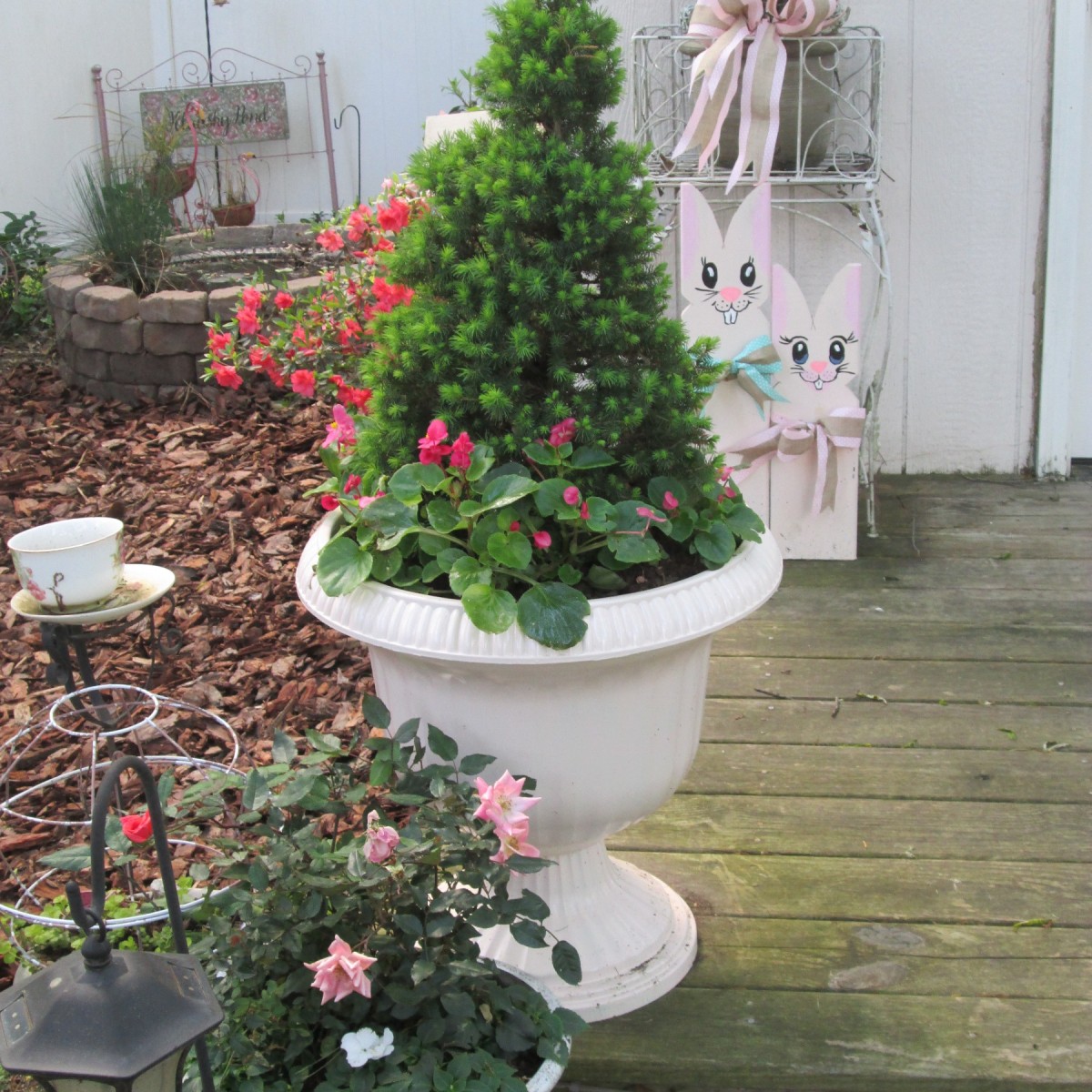 Use Spray Paint to Have a Choice in Planter Colors ThriftyFun