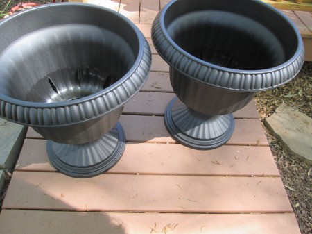 Use Spray Paint to Have a Choice in Planter Colors - black pots with a base