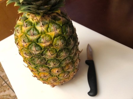Pineapple & knife