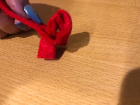 Easy Felt Flowers - poke the end into the next hole and pull taut