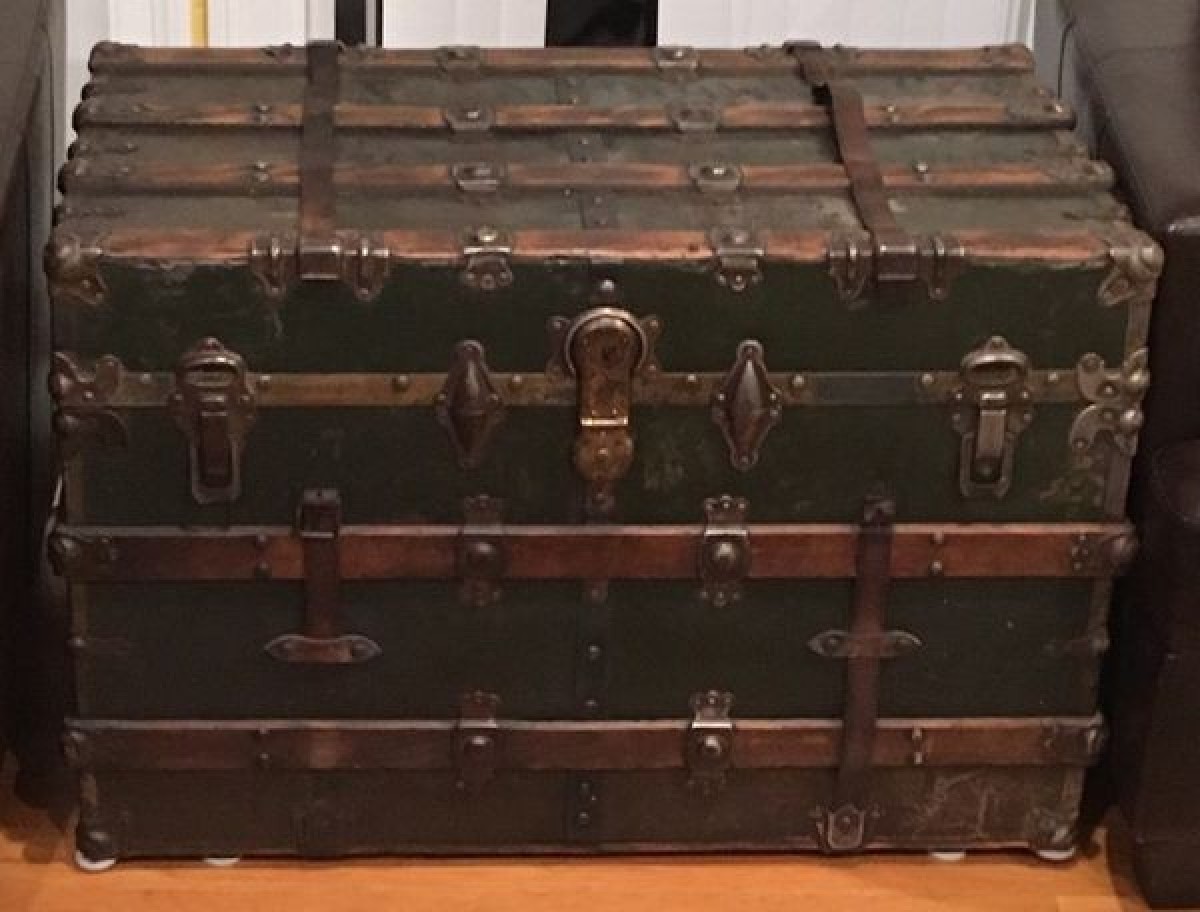 How To Determine The Age of An Antique Steamer Trunk 