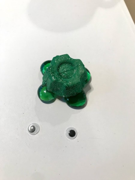 Egg Crate Turtle Paper Weight - hot glue on the feet using the flat gems