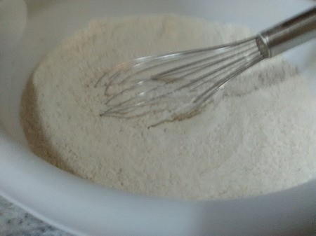 whisking flours & powders